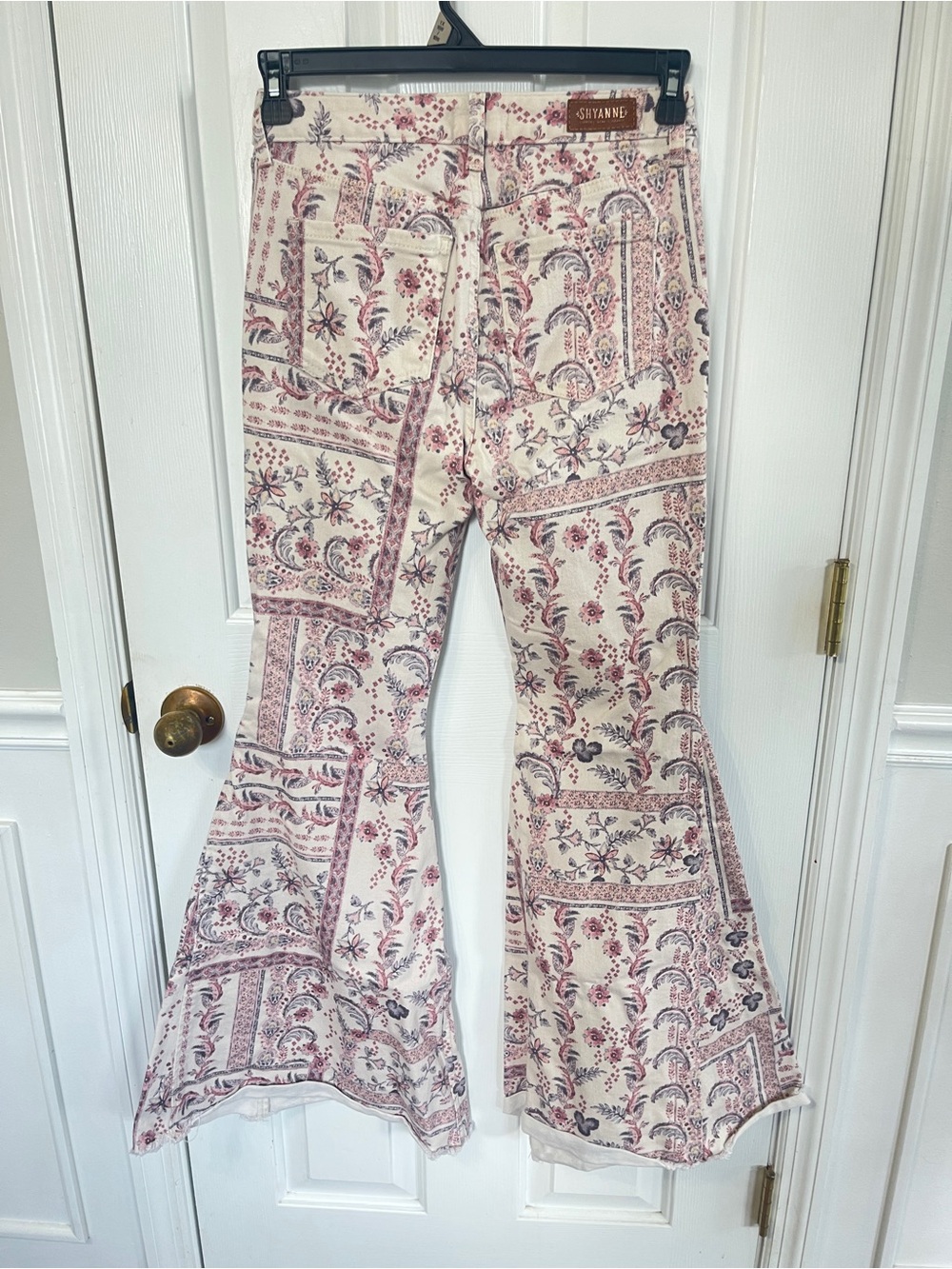Shyanne Bell Bottom Jeans 30 Cream Floral Patchwork Frayed Boho Western - Picture 5 of 9